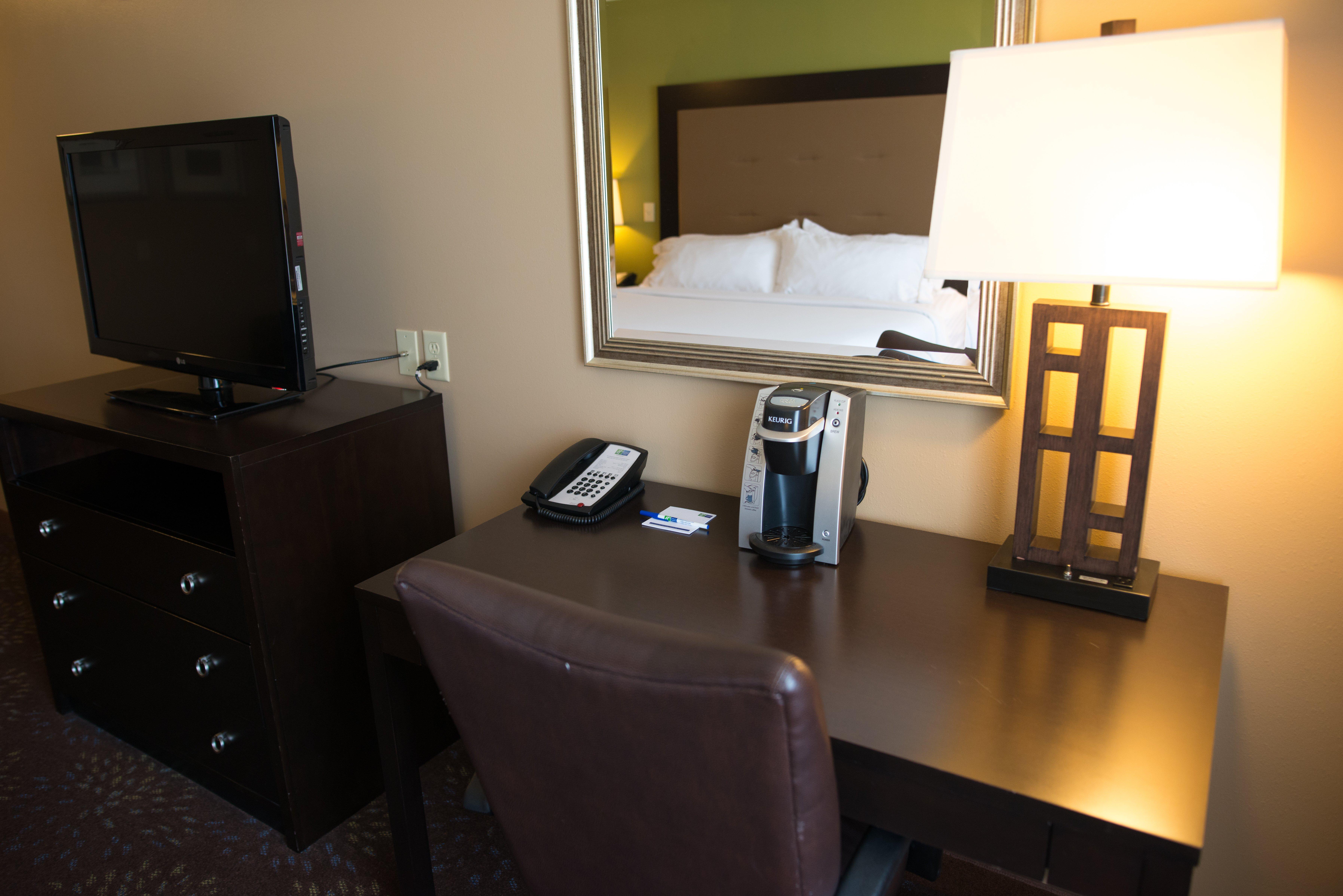 Holiday Inn Express & Suites Northwood By Ihg Silver Lake Eksteriør bilde