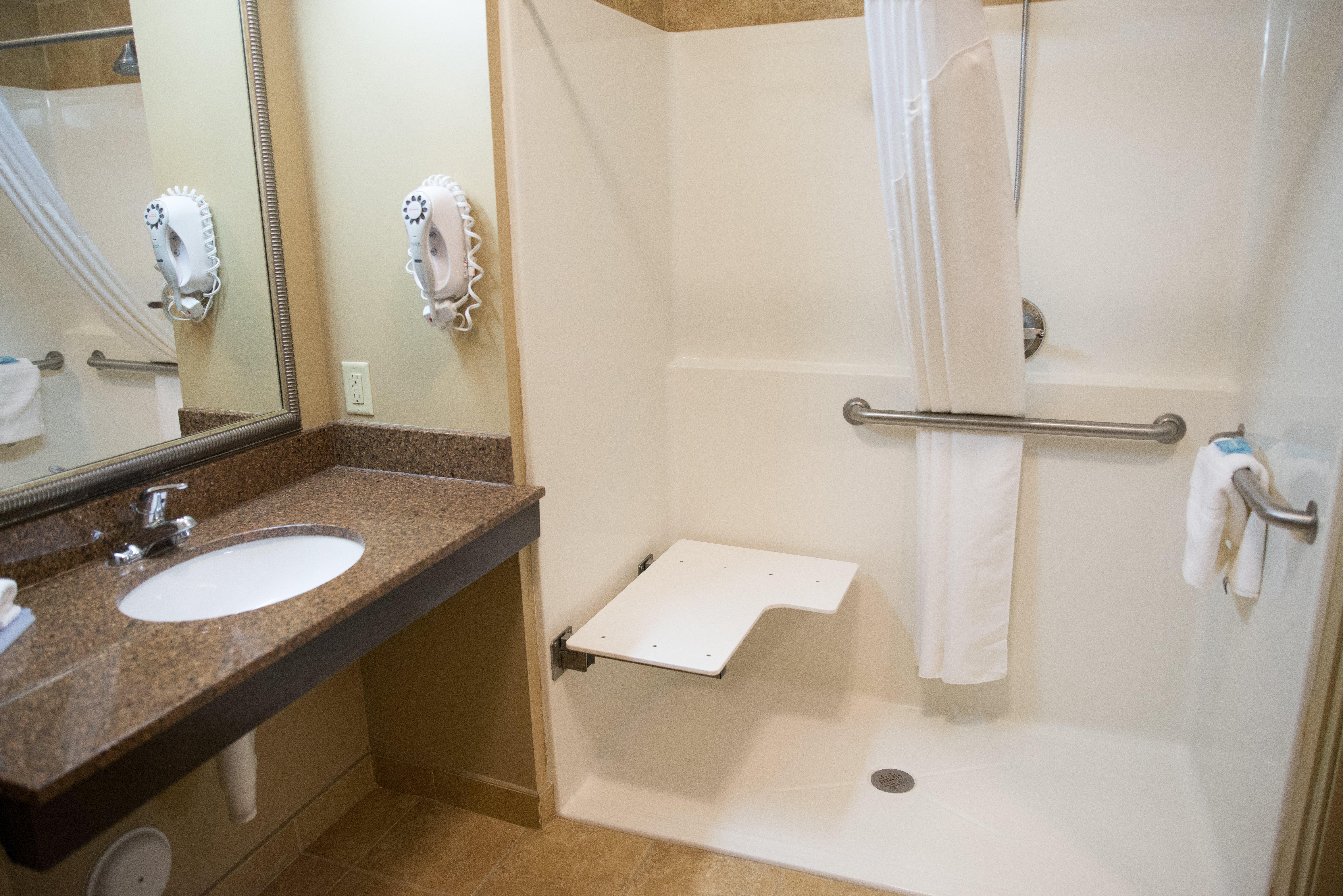 Holiday Inn Express & Suites Northwood By Ihg Silver Lake Eksteriør bilde