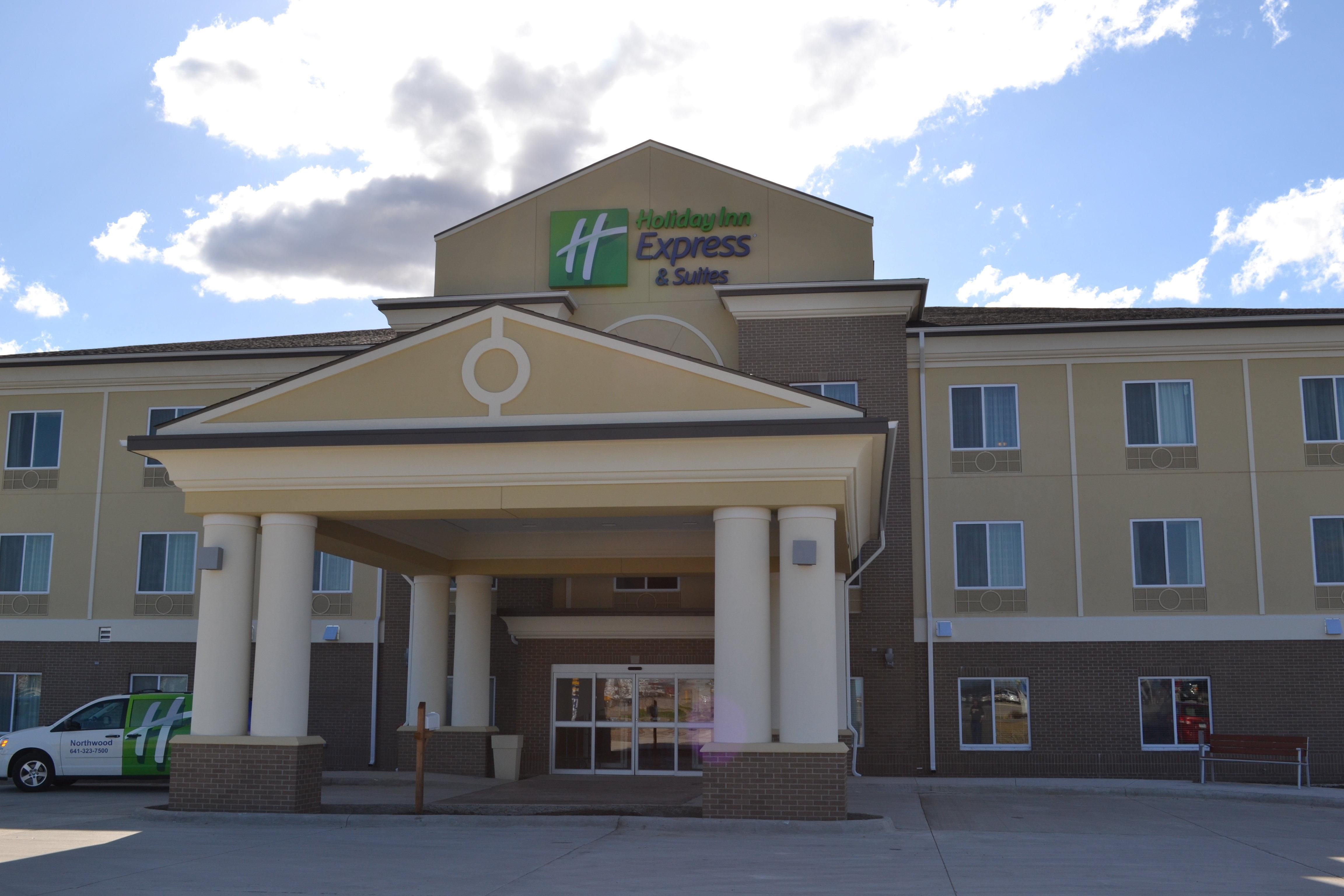 Holiday Inn Express & Suites Northwood By Ihg Silver Lake Eksteriør bilde