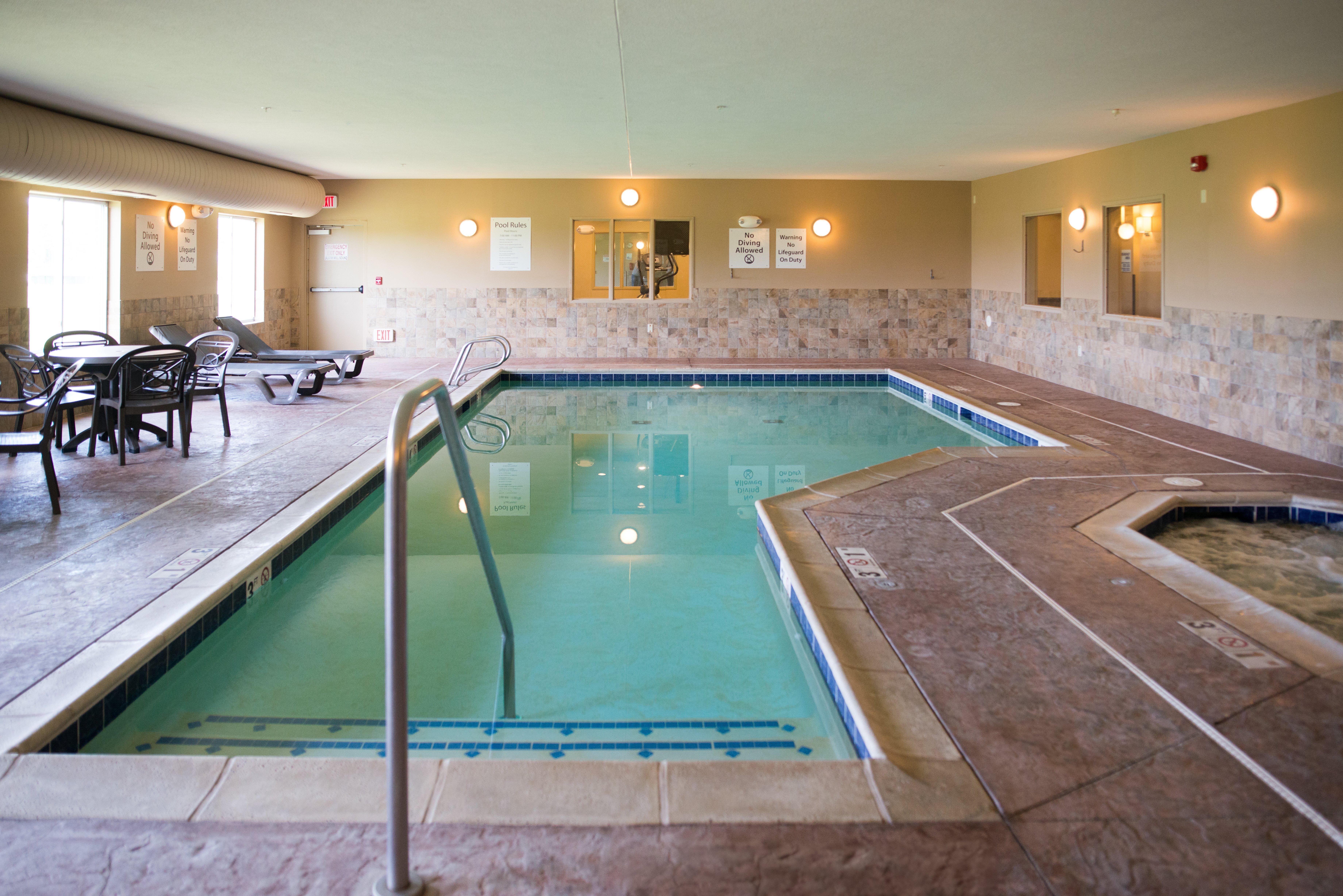 Holiday Inn Express & Suites Northwood By Ihg Silver Lake Eksteriør bilde