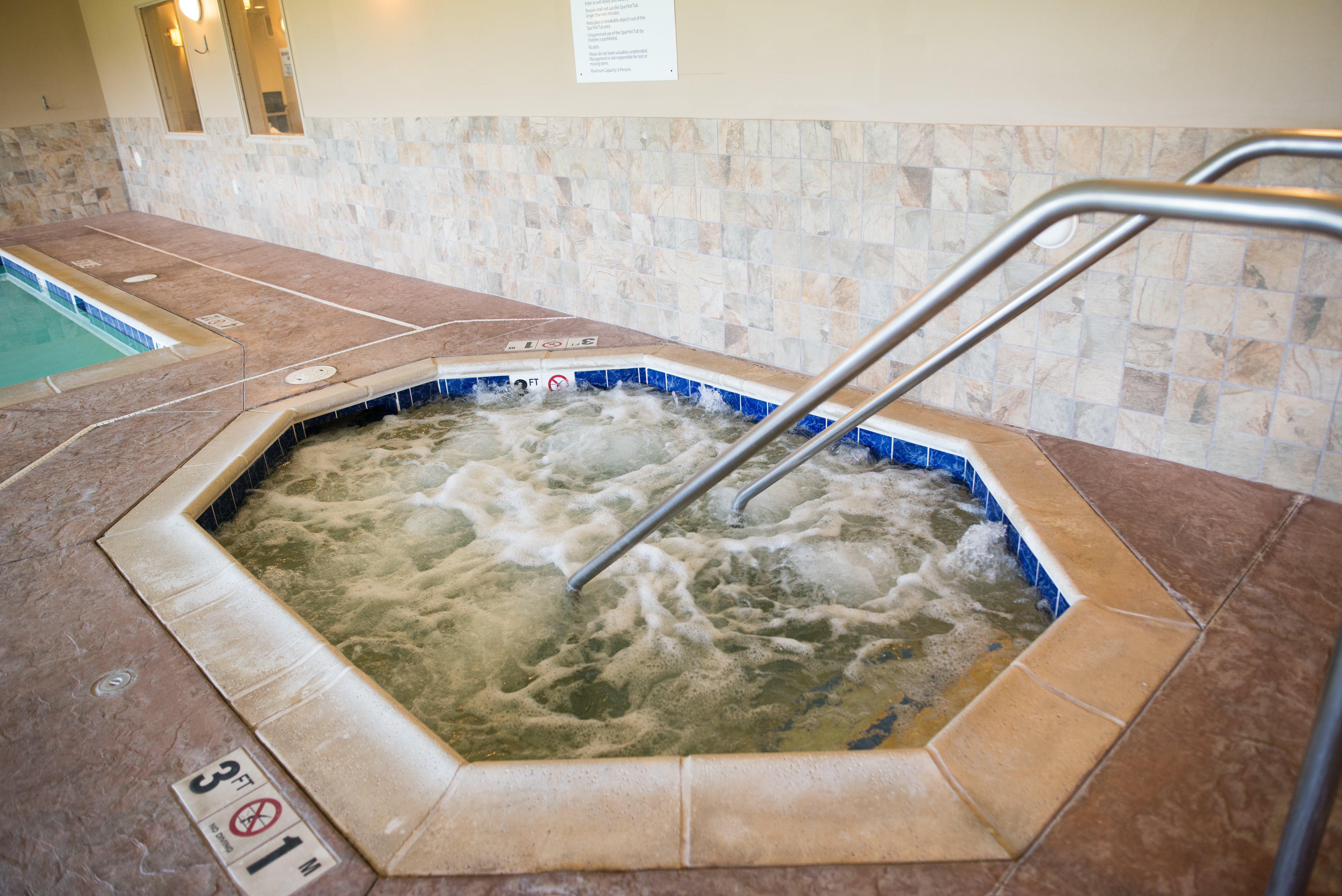 Holiday Inn Express & Suites Northwood By Ihg Silver Lake Eksteriør bilde