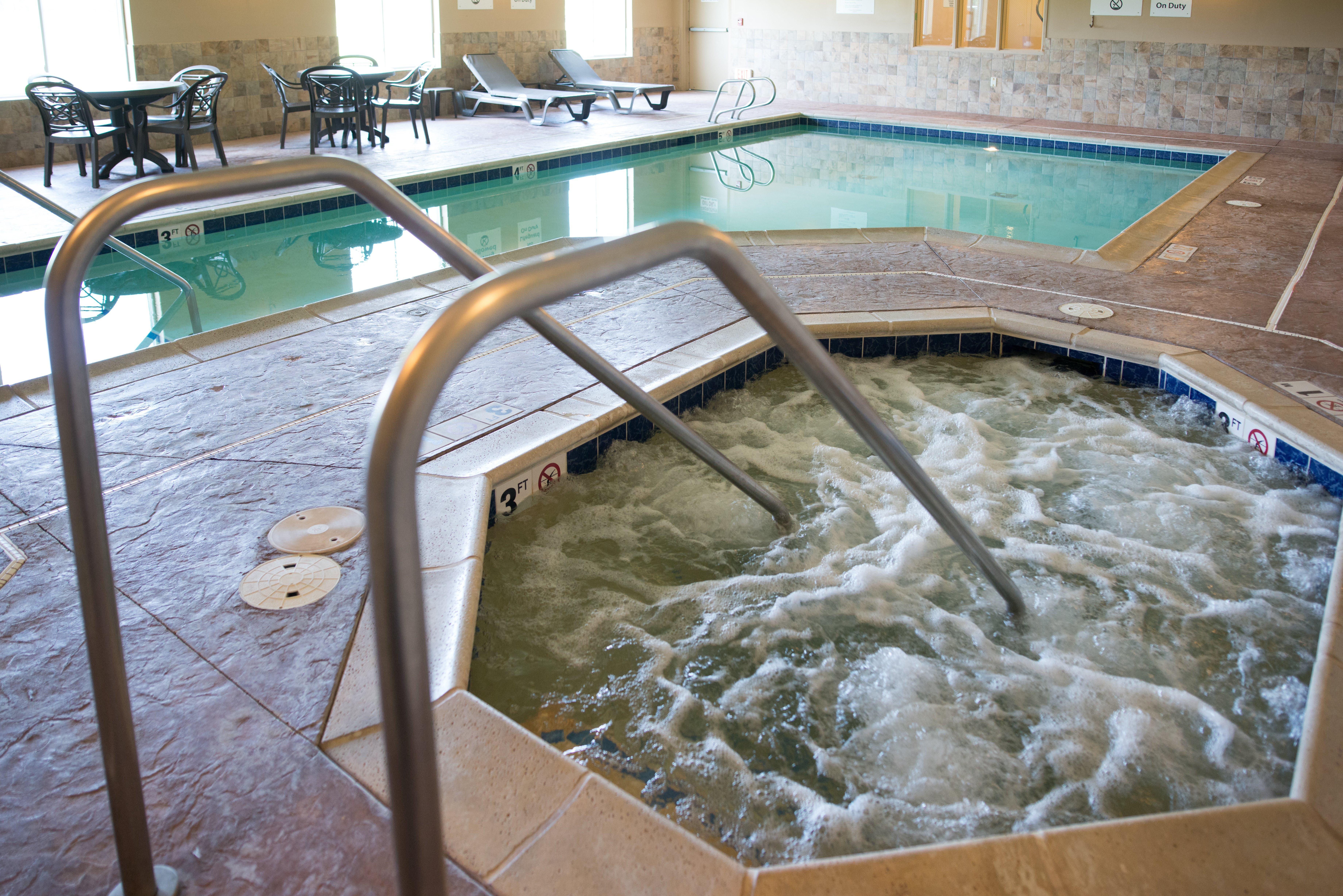 Holiday Inn Express & Suites Northwood By Ihg Silver Lake Eksteriør bilde
