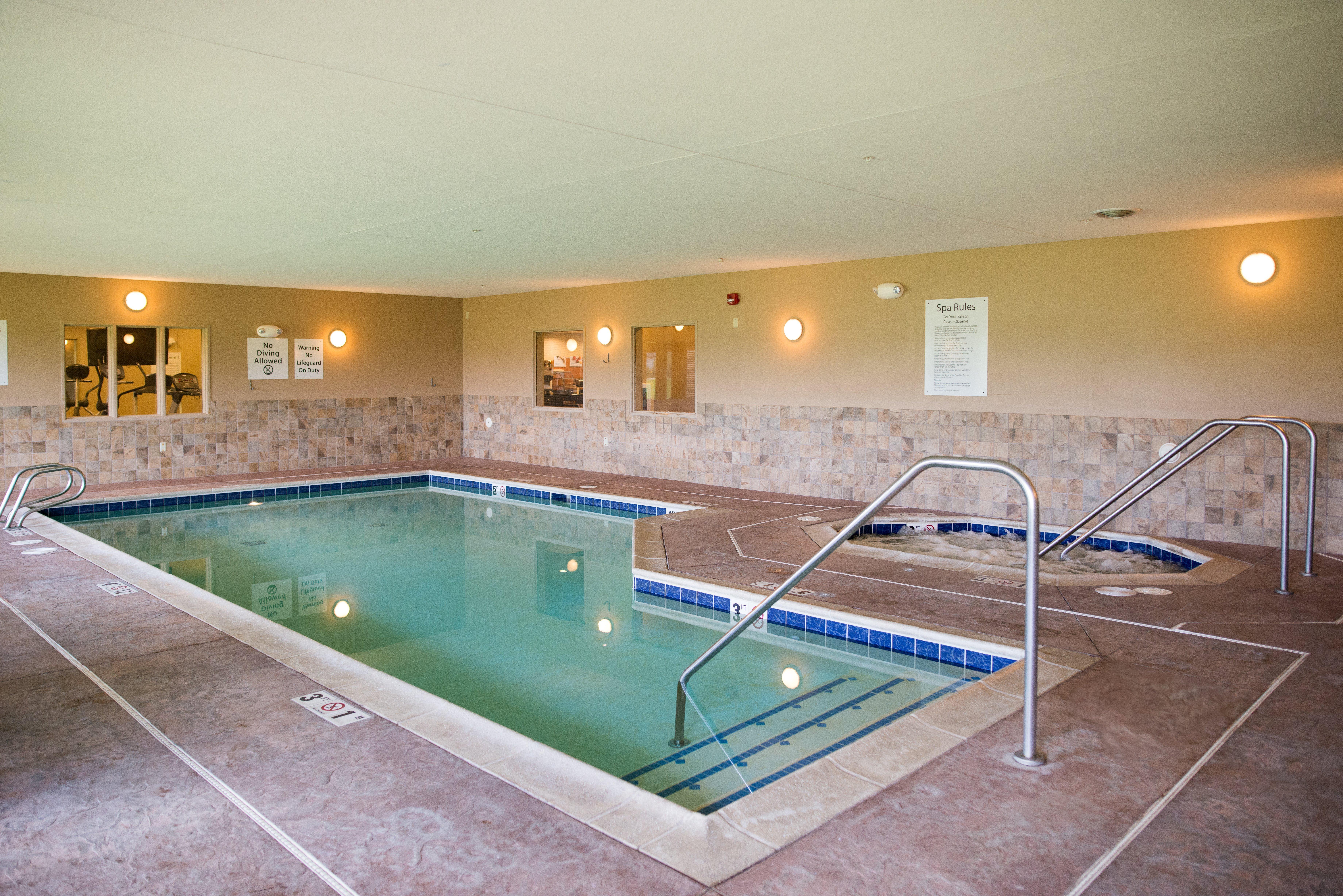 Holiday Inn Express & Suites Northwood By Ihg Silver Lake Eksteriør bilde