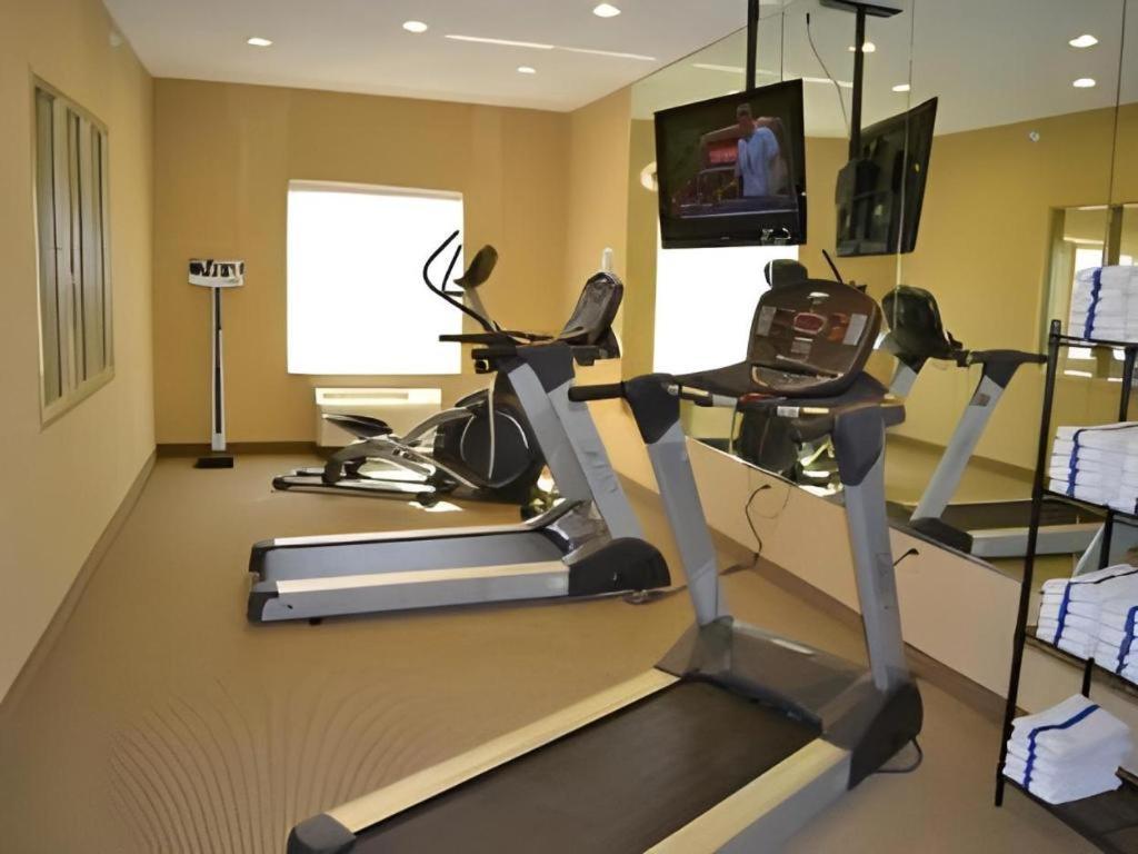 Holiday Inn Express & Suites Northwood By Ihg Silver Lake Eksteriør bilde