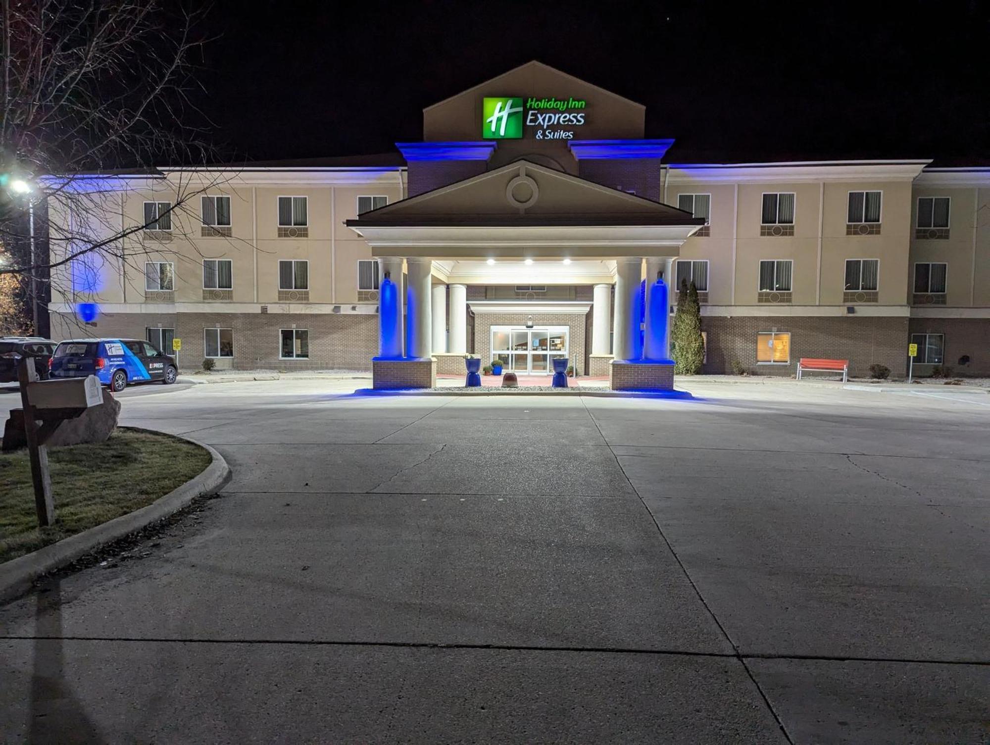 Holiday Inn Express & Suites Northwood By Ihg Silver Lake Eksteriør bilde