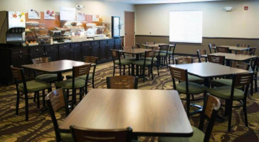 Holiday Inn Express & Suites Northwood By Ihg Silver Lake Eksteriør bilde