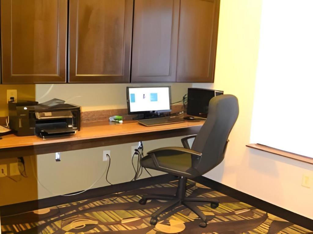 Holiday Inn Express & Suites Northwood By Ihg Silver Lake Eksteriør bilde