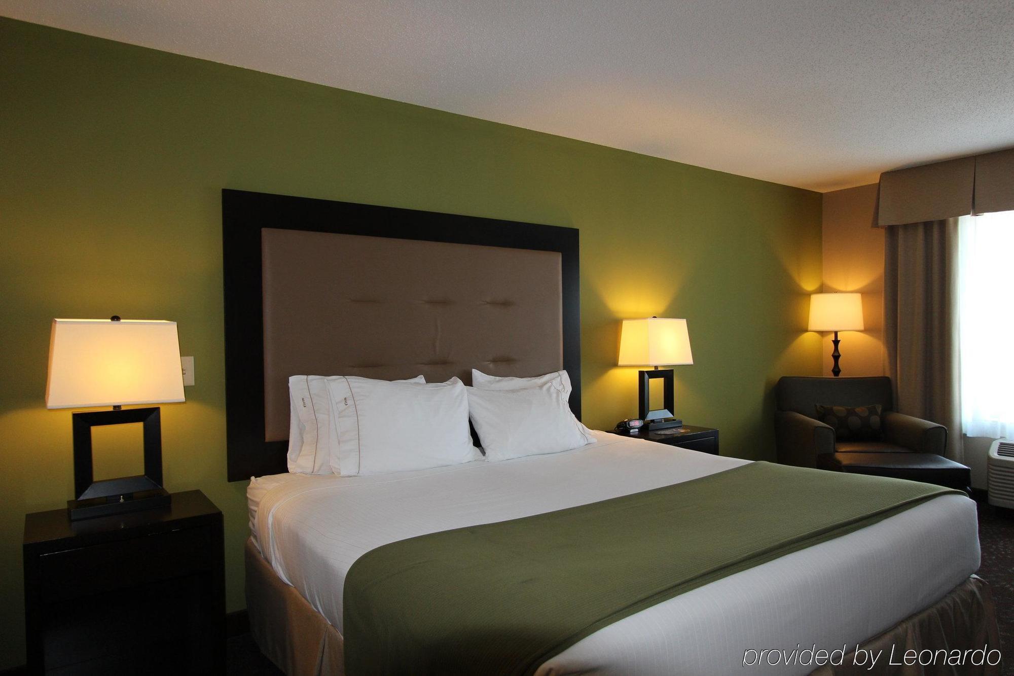 Holiday Inn Express & Suites Northwood By Ihg Silver Lake Eksteriør bilde