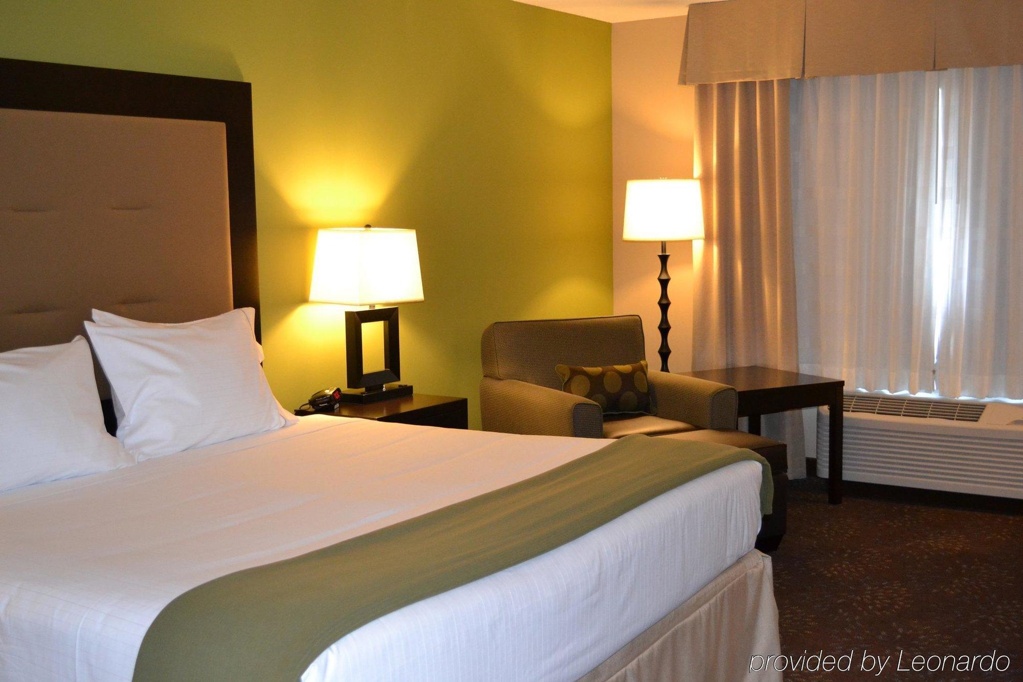 Holiday Inn Express & Suites Northwood By Ihg Silver Lake Eksteriør bilde