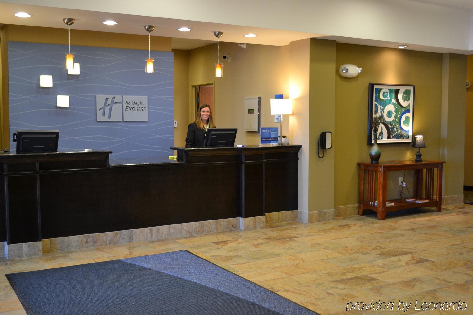 Holiday Inn Express & Suites Northwood By Ihg Silver Lake Eksteriør bilde