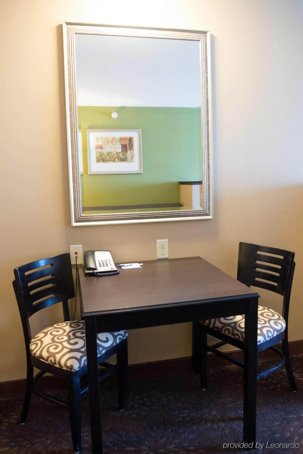 Holiday Inn Express & Suites Northwood By Ihg Silver Lake Eksteriør bilde